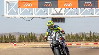 mid Groß-Gerau - Auf dem Zuera International Circuit in Saragossa (Spanien)trat der vollelektrische Scooter zum Extrem-Dauertest an.