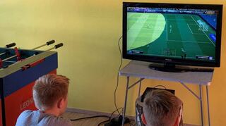 Beim Besuch im Juz spielen die Kinder und Jugendlichen neben Basketball, Tisch-tennis und anderen Sportarten gerne auch an der Konsole.
