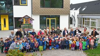 100 Kindergarten- und 30 Krippenkinder besuchen die Kindertagesstätte Friedrich-Fröbel, die seit 2016 auch Sprach-Kita ist. Gegen die geplante Streichung der Sprach-Kita-Förderung durch den Bund setzen sie sich zur Wehr. Sie wollen eine nahtlose Fortführung, entweder durch den Bund oder das Land.