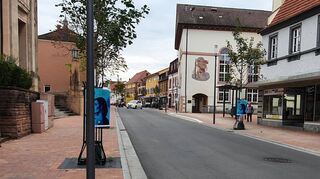 Der fertiggestellte Bereich des Sanierungsgebietes „Obere Hauptstraße Süd“ ist ab der Fortunakreuzung bereits seit einiger Zeit wieder für den Verkehr freigegeben.
