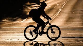 Ohne die entsprechenden Lichter und Reflektoren sind Radler derzeit im Straßenverkehr kaum zu erkennen.