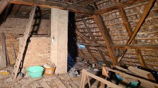 Auch Häuser unter Denkmalschutz fallen dem Hochwasser Mitte vergangenen Jahres zum Opfer. Die Plankstadter Helfer packen hier mit an, um die Gebäude zu retten – einmal mehr beim jüngsten Besuch im Ahrtal.