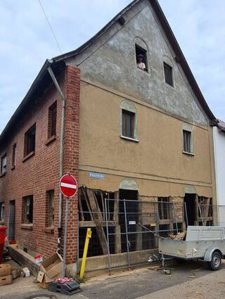 Das Haus im Swisttal macht mittlerweile wieder einen besseren Eindruck.