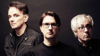 Das sind „Porcupine Tree“: Gavin Harrison, Steven Wilson und Richard Barbieri. Sie kommen im Festival Sommer nach Schwetzingen.
