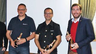 CDU-Vorsitzender Lukas Lehn (v. l.) bedankt sich bei Kommandant Markus Piperno und Stefan Wilmers, Schornsteinfegermeister, gemeinsam mit dem Landtagsabgeordneten Andreas Sturm für die wertvollen Tipps zum Energiesparen.
