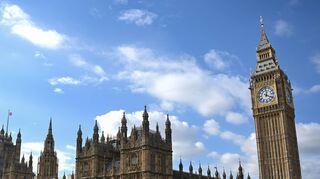 Am Big Ben und Westminster Palace, dem Sitz des britischen Parlaments, führen Radwege vorbei.