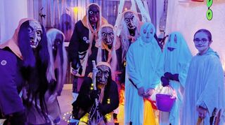 Die „Ofdascha Hardtwaldhexen“, zu denen auch „Halloween to go“-Initiatorin Katharina Seufert gehört, treffen am Abend vor Allerheiligen viele gruselig verkleidete fleißige Süßigkeitensammler. Nun zieht Seufert eine Fazit zur Veranstaltung.