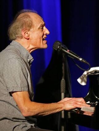 „Piano-Man“ Paul Millns
