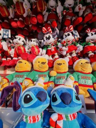 Bei Sammlern begehrt: Stofftiere von Disney in der Weihnachtskollektion.