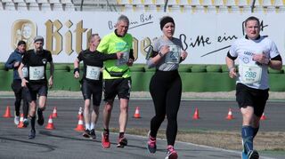 Wie auf dem Bild von der Austragung im März werden bei den Ring Running Series wieder etliche Läufer über die Halbmarathon-Distanz starten.