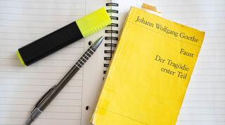 Bald keine Pflichtlektüre mehr: Goethes „Faust“ liegt in Bayern nur noch zwei Jahre zwingend auf den Schultischen.