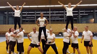 Zwei Pyramiden sind die Grenze für die Cheerleader des „Blue Devils Groupie Team“: Beim Training für die Landesmeisterschaft klappen diese schon gut.