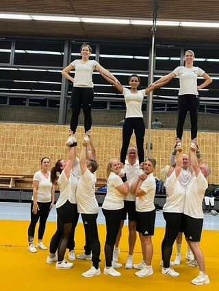 Das Cheerleaderteam "Blue Devils Gorupie Team"