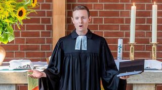 Obwohl schon seit August im Amt, wird der zweite evangelische Pfarrer von Oftersheim, Dr. Simon Layer, erst an diesem Sonntag in der Kirche eingesegnet.