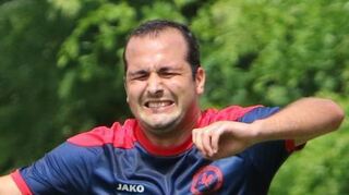 Augen zu und durch: Thomas Weber empfängt mit dem SV Rohrhof den VfL Kurpfalz Neckarau.