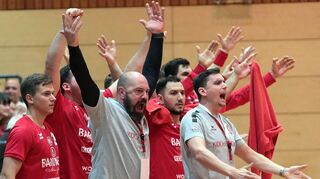 Emotionen satt gibt es in der vergangenen Zeit bei Handball-Drittligist HG Oftersheim/Schwetzingen wie hier gegen Leutershausen. Unter Axel Buschsieper (l.) und Coach Christoph Lahme soll es nun in Balingen-Weilstetten einen Sieg geben.
