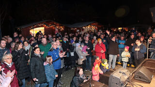 Vor der Bühne ist es amtlich gefüllt.
