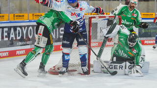 Die Adler sind nur knapp an einer Niederlage beim Tabellenletzten Bietigheim vorbeigeschrammt.