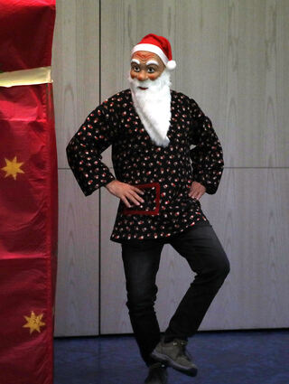 Beim Marotte-Theater "Weihnachten bei Opa Franz" gibt sich Darsteller Thomas Hänsel als Weihnachtsmann.
