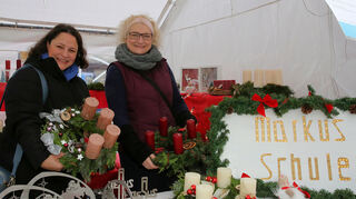 Am Stand der Markus Schule arbeiten Lehrkräfte und Eltern Hand in Hand.