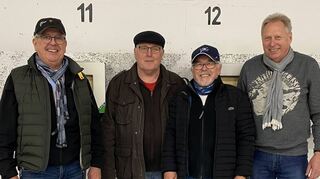 Manfred Karl (v. l.), Peter Engelhardt, Manfred Jourdan und Roland Plappert vom Sportschützenverband Oftersheim sind enge Freunde. Die vier Schützen haben es sich zum Ziel gesetzt, als Mannschaft gemeinsam an der deutschen Meisterschaft teilzunehmen – bereits zum vierten Mal.