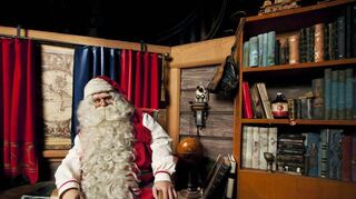 Der Weihnachtsmann empfängt die Besucher aus aller Welt.