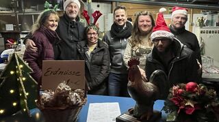 Versorgen bei bester Stimmung die Gäste (v. l.): Claudia Stutz, Herbert Stutz, Meadina Löhr, Sascha Gräble, Elke Sturm, Bernd Kahmann und „Agent“.