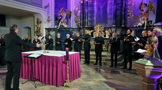 Der Kammerchor Quatro Forte serviert ein wunderbares Konzert für die Besucher in St. Pankratius – trotz der kühlen Temperaturen in der Kirche.