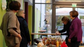Große Auswahl gab’s am Geschenketisch für die Aktion „Brot für die Welt“ im Luther-haus der evangelischen Kirchengemeinde.