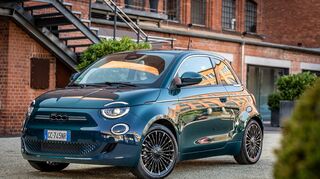 mid Groß-Gerau - Bei der Modellauswahl liegt mit dem Fiat 500 Elektro ein E-Auto ganz oben in der Gunst der Leasing-Nehmerinnen.