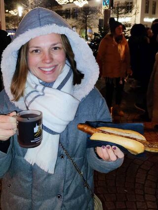 Glühwein und Bratwurst sind drin – für 9,50 Euro (inklusive Pfand).