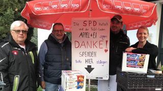 Gerhard Weixler (v. l.), Tarek Badr, Michael Rößler und Sandra Reiff sind begeistert von den vielen Spenden der Ketscher.