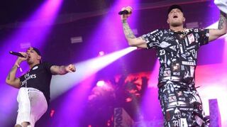 Bei Bonez MC & RAF Camora (links) in der SAP Arena waren keine Fotografen zugelassen. Das Archivbild zeigt die beiden Erfolgsrapper beim Deichbrand-Festival 2019 in Cuxhaven.