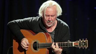 Gitarrenrevolutionär Claus Boesser Ferrari überzeugt im Pumpwerk mit seiner Hommage an den „Beat Club“ und Stars wie Jimi Hendrix, die für ihn „die Welt verändert haben“.