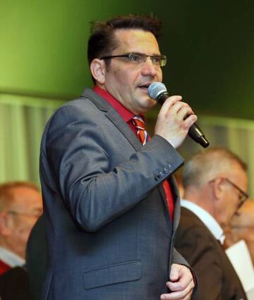 Bürgermeister Stefan Weisbrod heißt die Senioren der Gemeinde willkommen.