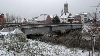 METADATEN aus dem DC-Upload-Tool:

Bildtext: Hockenheim, Schnee, Radfahrerbrücke über dem Kraichbach, 14.12.2022, Bild: Lenhardt

Hochgeladen von:
Norbert & Dorothea Lenhardt / SZ Freie Mitarbeit (doro-lenhardt@t-online.de)

Bildrechte:
1.) Ich bin berechtigt, die hochgeladenen Bilder der Mediengruppe Dr. Haas GmbH zur Verfügung zu stellen. Die Bilder dürfen in den gedruckten Ausgaben des "Mannheimer Morgen", "Südhessen Morgen", "Bergsträßer Anzeiger", "Schwetzinger Zeitung/Hockenheimer Tageszeitung" sowie "Fränkische Nachrichten" inklusive deren Internetauftritte (www.mannheimer-morgen.de, www.bergstraesser-anzeiger.de, www.schwetzinger-zeitung.de und www.fnweb.de)
2.) Es wird ein vollumfängliches einfaches Nutzungsrecht ohne zeitliche Beschränkung eingeräumt.
3.) Ich versichere, dass die abgebildeten Personen einer entsprechenden Veröffentlichung zugestimmt haben. Die Bilder dürfen bearbeitet und archiviert werden.

4.) Die Bilder dürfen in Social-Media-Kanälen wie Facebook und Instagram genutzt werden.

Nutzung: Kostenpflichtig nutzbar

ID im DC-Upload-Tool: 28301
