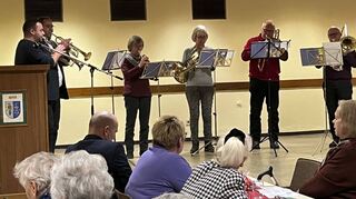 Weihnachtliche Klänge gibt es vom Posaunenchor für die Gäste des Altennachmittags.