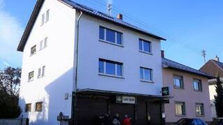 Das Gebäude in der Friedrich-Ebert-Straße 25 mietet die Stadt an.