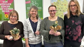 Bei der Ehrung der Mitglieder (v.l.): Regina Czechanowski (25 Jahre), Sigrid Schüller (Kreisverband), Larissa Rotter (10 Jahre) und Patrick Alberti (Kreisverband).