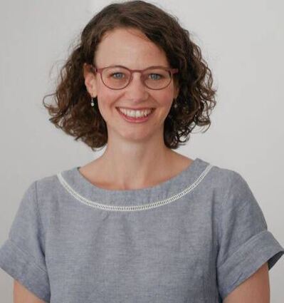 Julia Wirth lädt ein, die Weihnachts-geschichte in der Bibel zu lesen.