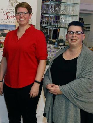 Pfarrerin Dr. Franziska Beetschen und Simone Heidbrink gestalten den Onlinegottesdienst mit Gästen.