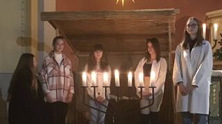 Die Lußheimer Konfirmanden präsentieren eine neue Form der Weihnachtsgeschichte.