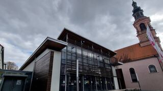 Statt in der Stadtkirche gibt es Gottesdienste im Januar im benachbarten Lutherhaus. Dort wird die Grundtemperatur auf 19 Grad Celsius gesenkt.