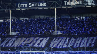 Die Fans des SV Waldhof auf der Otto-Siffling-Tribüne im Mannheimer Carl-Benz-Stadion.