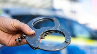 Die Polizei hat eienn Tatverdächtigen nach einem Raub auf den Schwetzinger Aldi festgenommen - er hatte sich freiwillig gestellt.