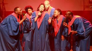 Die Gospel Singers gastieren mit ihrer Band in der Stadthalle.