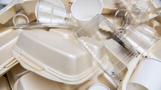 Einweg-Plastik-Produkte sollen mehr und mehr der Vergangenheit angehören. Mit dem 1. Januar sind Gastrobetriebe ab einer bestimmten Größe angehalten, auf Mehrweggeschirr zu setzen.