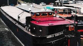 Die „Angelo“ 2008 im Hafen in Douai – alsbald legt sie als Museumsschiff in Rotterdam an.