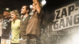 Überregional erfolgreich unterwegs: Die „Zap-Gang“ bietet Partygarantie für jeden Musikgeschmack.
