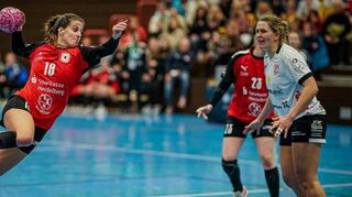 Torras Parera Mireia von den Kurpfalz-Bären kommt hier in der erfolgreichen Partie gegen TG Nürtingen angeflogen. Ob es nun in Solingen genauso beflügelt endet, bringt der Auftakt am zwölften Zweitliga-Spieltag.